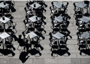 Qytetarët po konsumojnë më shumë pas pandemisë, por gjithnjë e me tepër VETËM